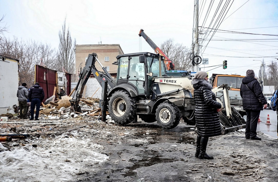 Что нам стоит ТОК построить: на остановке «Городок Водников» снесли старые киоски ради нового павильона