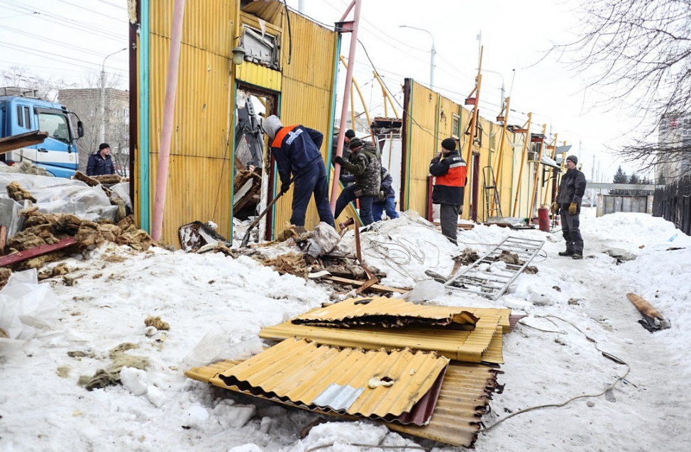 Что нам стоит ТОК построить: на остановке «Городок Водников» снесли старые киоски ради нового павильона