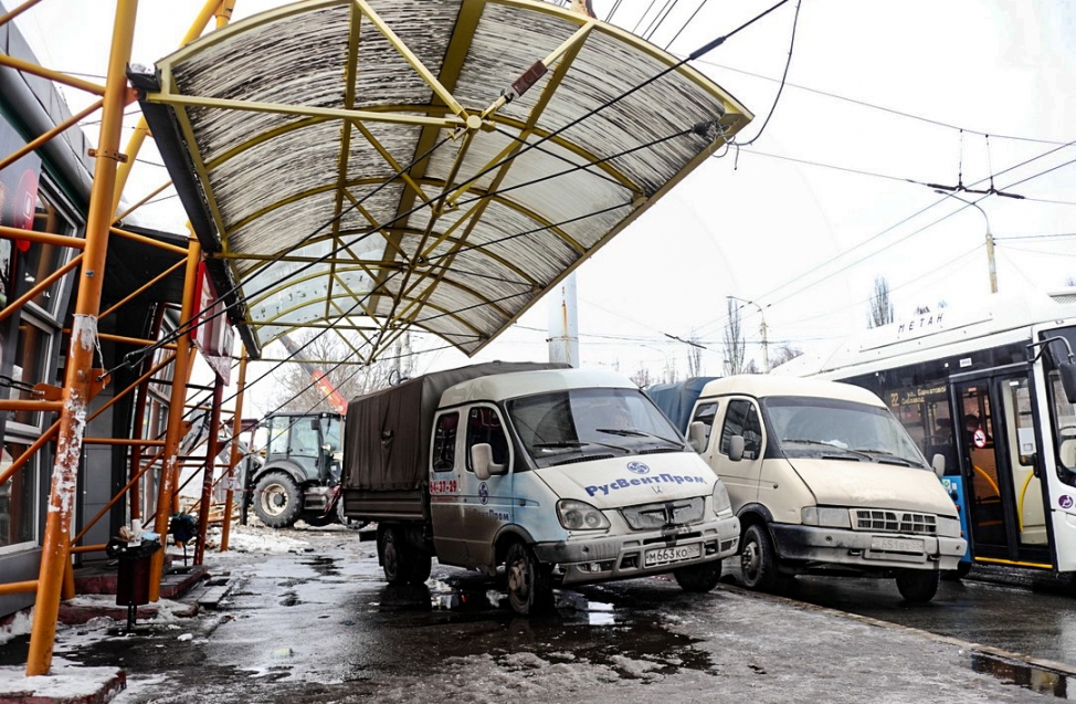 Что нам стоит ТОК построить: на остановке «Городок Водников» снесли старые киоски ради нового павильона