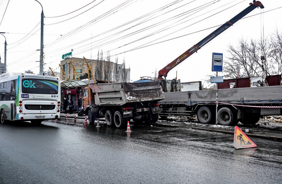 Что нам стоит ТОК построить: на остановке «Городок Водников» снесли старые киоски ради нового павильона