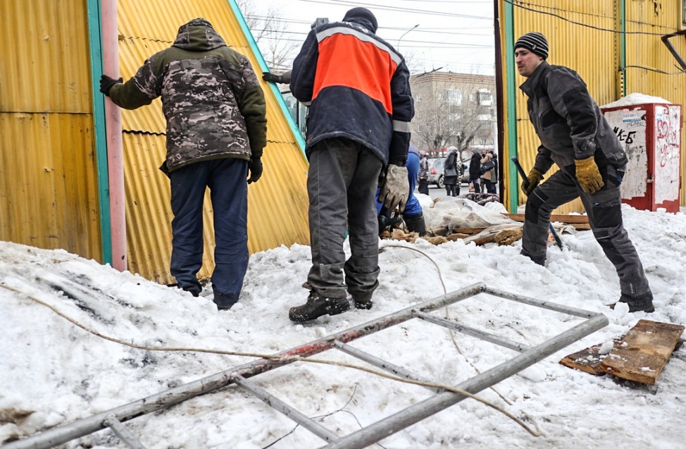 Что нам стоит ТОК построить: на остановке «Городок Водников» снесли старые киоски ради нового павильона