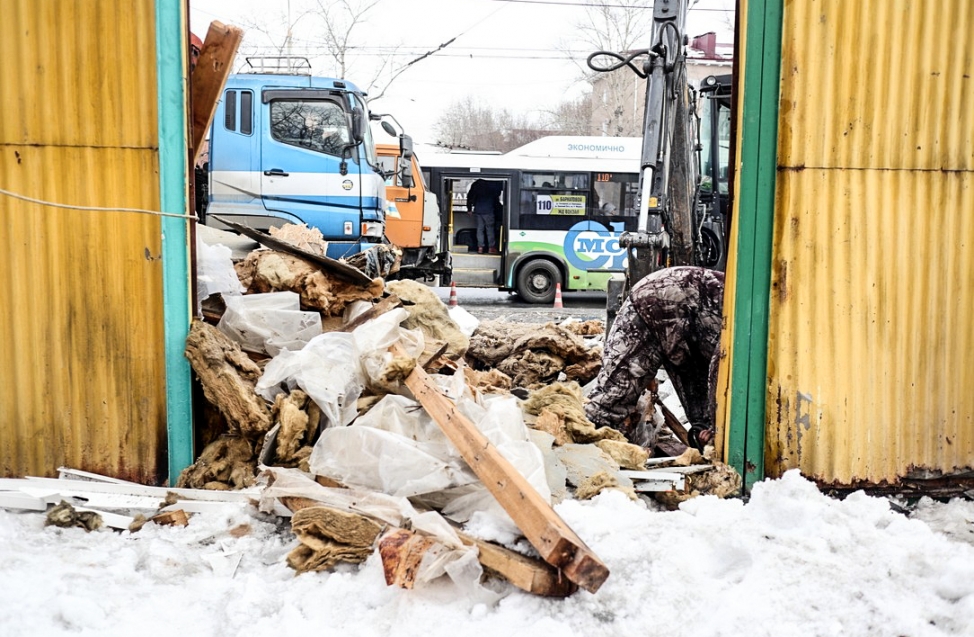 Что нам стоит ТОК построить: на остановке «Городок Водников» снесли старые киоски ради нового павильона