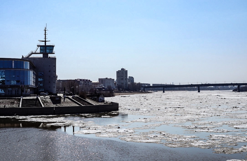 Иртыш вскрылся: в Омске начался ледоход