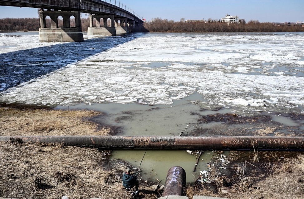 Уват уровень воды в реке иртыш. Река Иртыш Омск. Омский Иртыш ледоход. Иртыш 2021 река. Половодье на Иртыше.