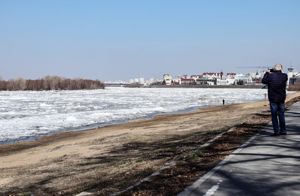 Иртыш вскрылся: в Омске начался ледоход
