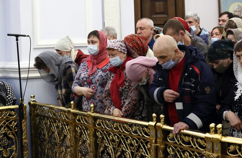 Предвыборное служение: перед стартом выборной кампании омские кандидаты в депутаты пришли на пасхальную службу