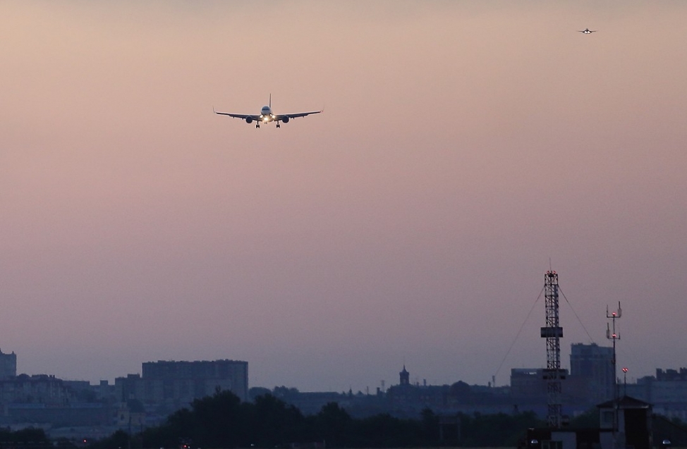Как провожают самолеты: 40 вдохновляющих на путешествие фото со взлетной полосы омского аэропорта