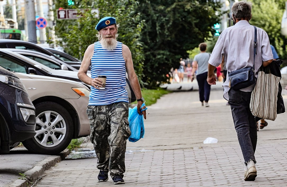 Приуныли, но не сдались: в Омске отпраздновали день ВДВ с неработающими фонтанами