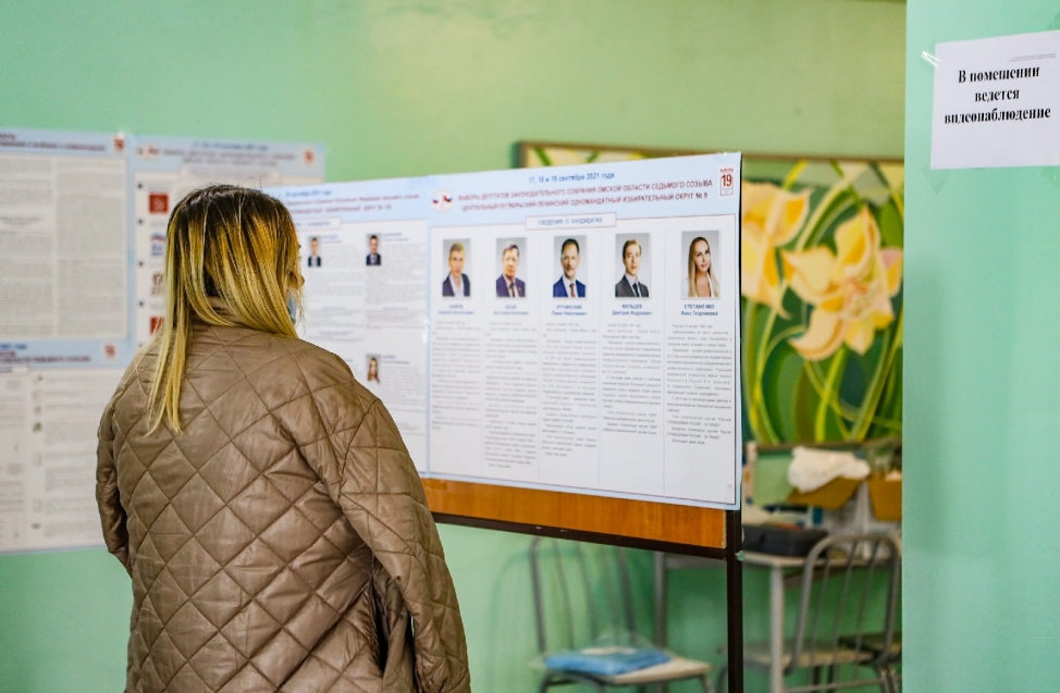 Полуметровые бюллетени и закрытые лица: как в Омске проходят выборы