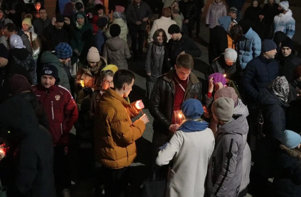 Омичи встретили Пасху: на всенощной среди мирян побывали мэр Шелест и другие чиновники