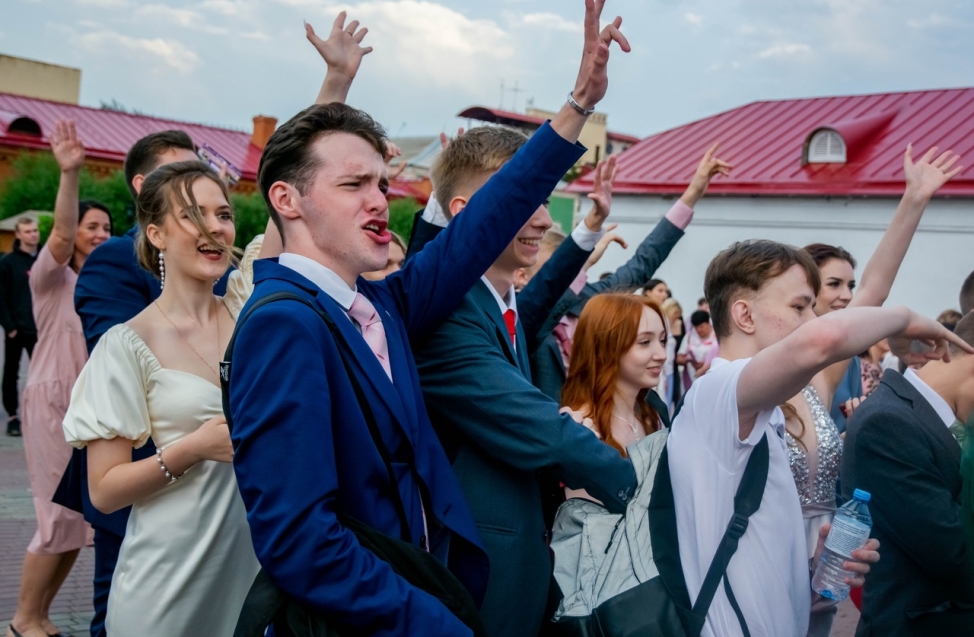 Выпускной-2022 в Омске: Как оно было с утра до поздней ночи