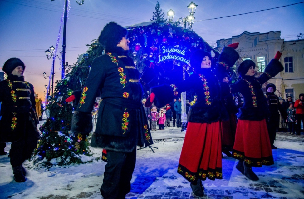 «Назад в СССР»: в центре Омска открыли новогоднюю локацию в советской стилистике 