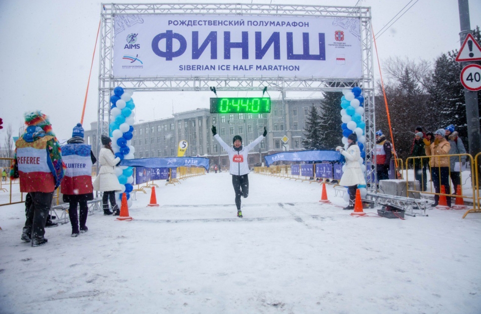 Самый холодный забег: как в Омске прошел Рождественский полумарафон