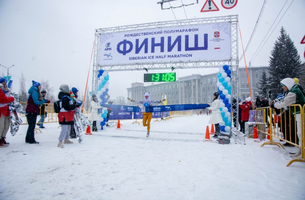 Самый холодный забег: как в Омске прошел Рождественский полумарафон