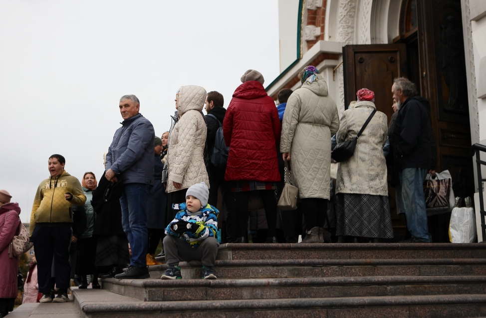 Черный «Мерседес», встреча с Владимиром и счастливые бабушки: как в Омске встретили нового митрополита Дионисия