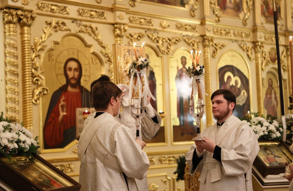 Первое Рождество в Омске: новый митрополит Дионисий совершил божественную литургию (фото)