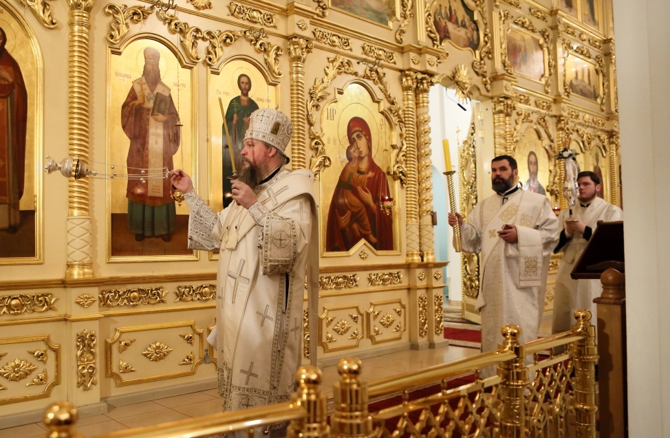 Первое Рождество в Омске: новый митрополит Дионисий совершил божественную литургию (фото)