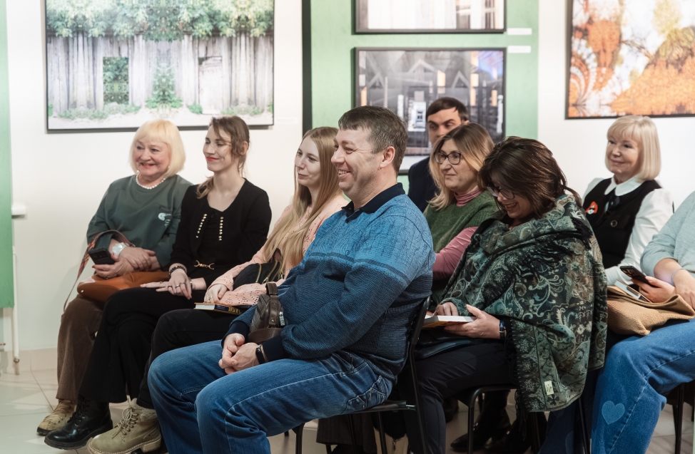 «Читателя обязательно нужно обмануть»: прошла презентация книги омских авторов «Лисы не строят нор» 