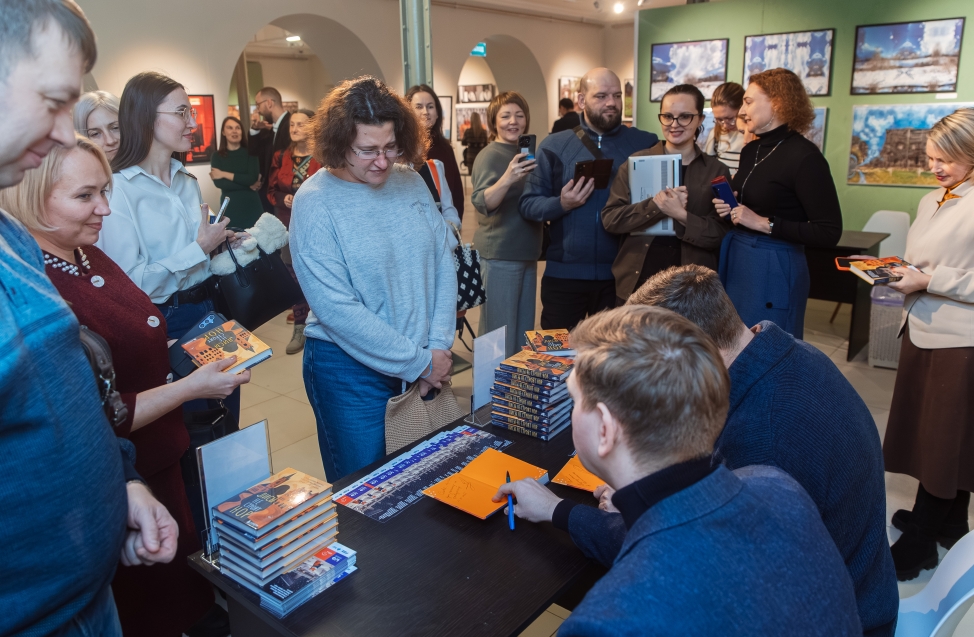 «Читателя обязательно нужно обмануть»: прошла презентация книги омских авторов «Лисы не строят нор» 