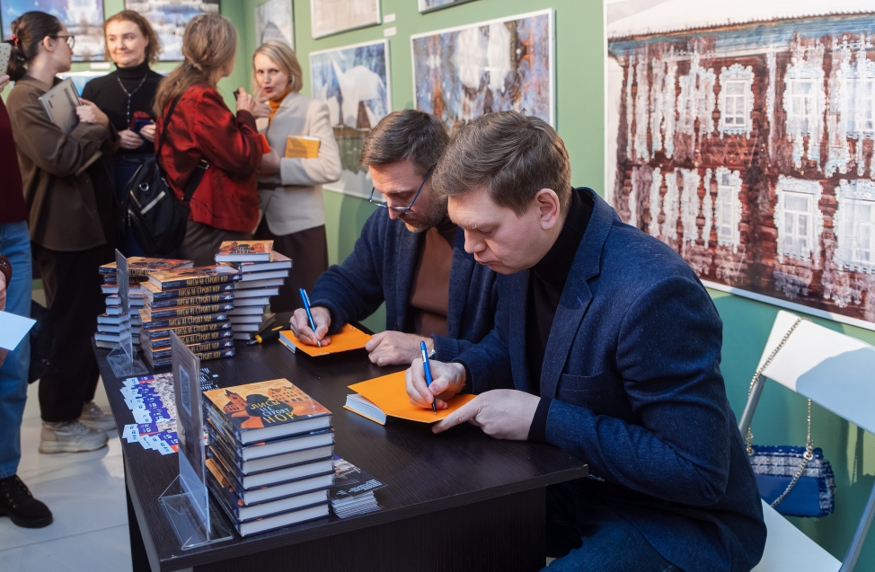 «Читателя обязательно нужно обмануть»: прошла презентация книги омских авторов «Лисы не строят нор» 