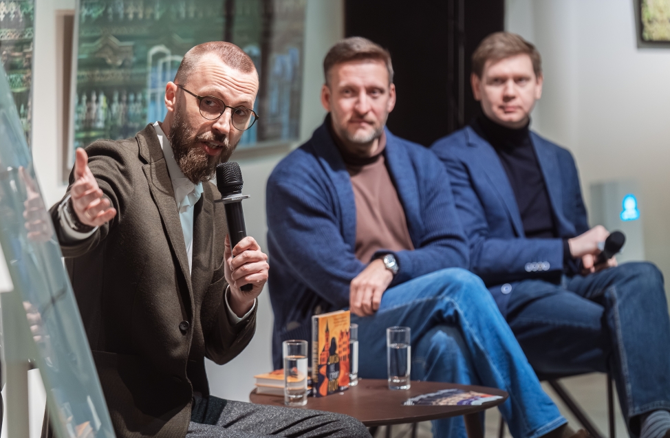 «Читателя обязательно нужно обмануть»: прошла презентация книги омских авторов «Лисы не строят нор» 