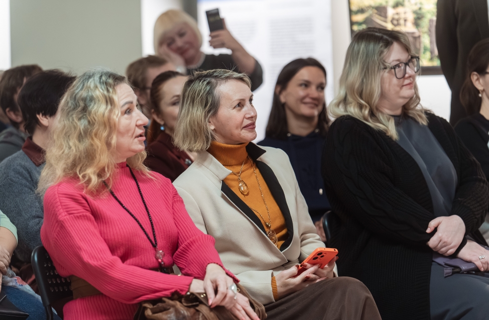 «Читателя обязательно нужно обмануть»: прошла презентация книги омских авторов «Лисы не строят нор» 