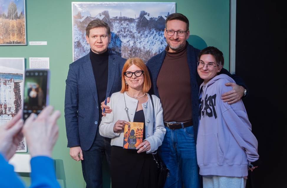 «Читателя обязательно нужно обмануть»: прошла презентация книги омских авторов «Лисы не строят нор» 