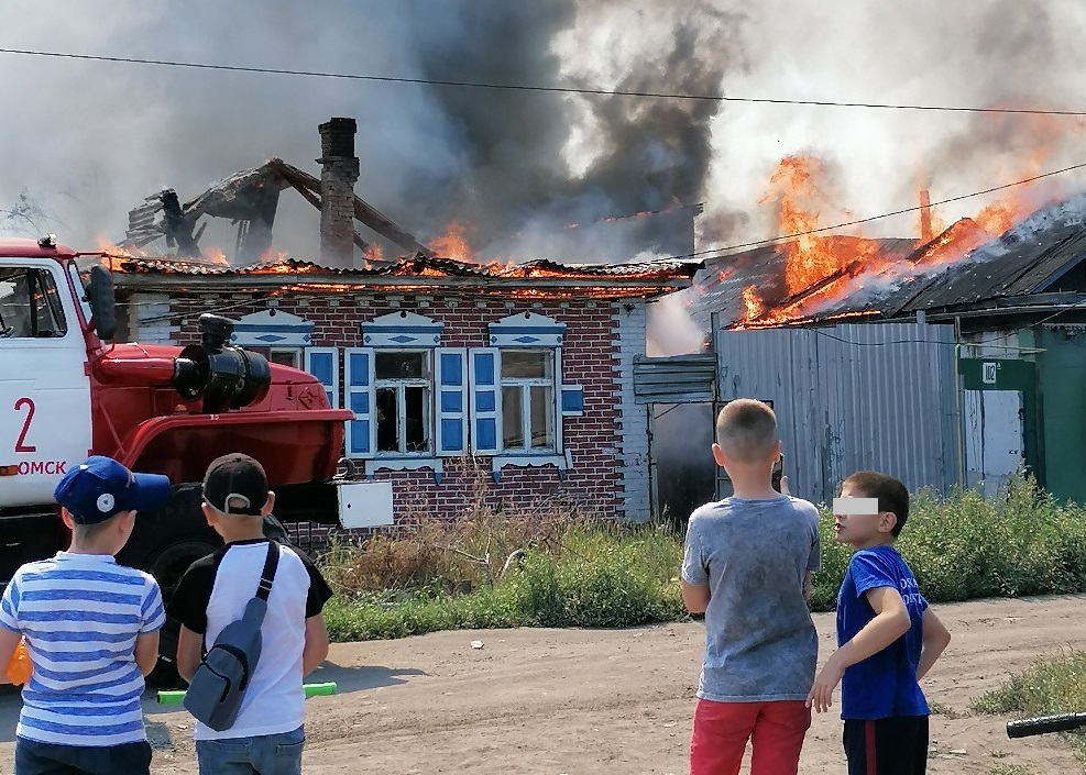 Вчера и сегодня дом. Пожар вчера. Пожар в Омске. Сосновский район пожар. Пожар фото.