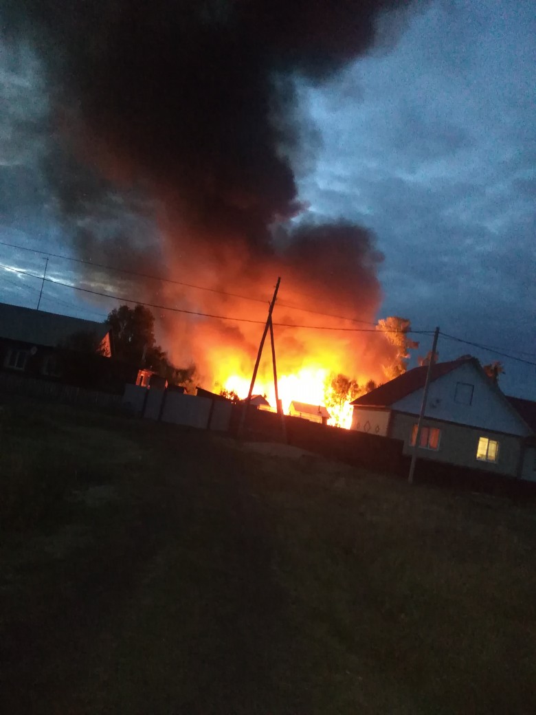 Пожар в омске. Пожар в Омске на ул Магистральная. Пожары в Омской области. Пожар в Пятилетки Омский район Омская область. Пожар в поселке Омский.