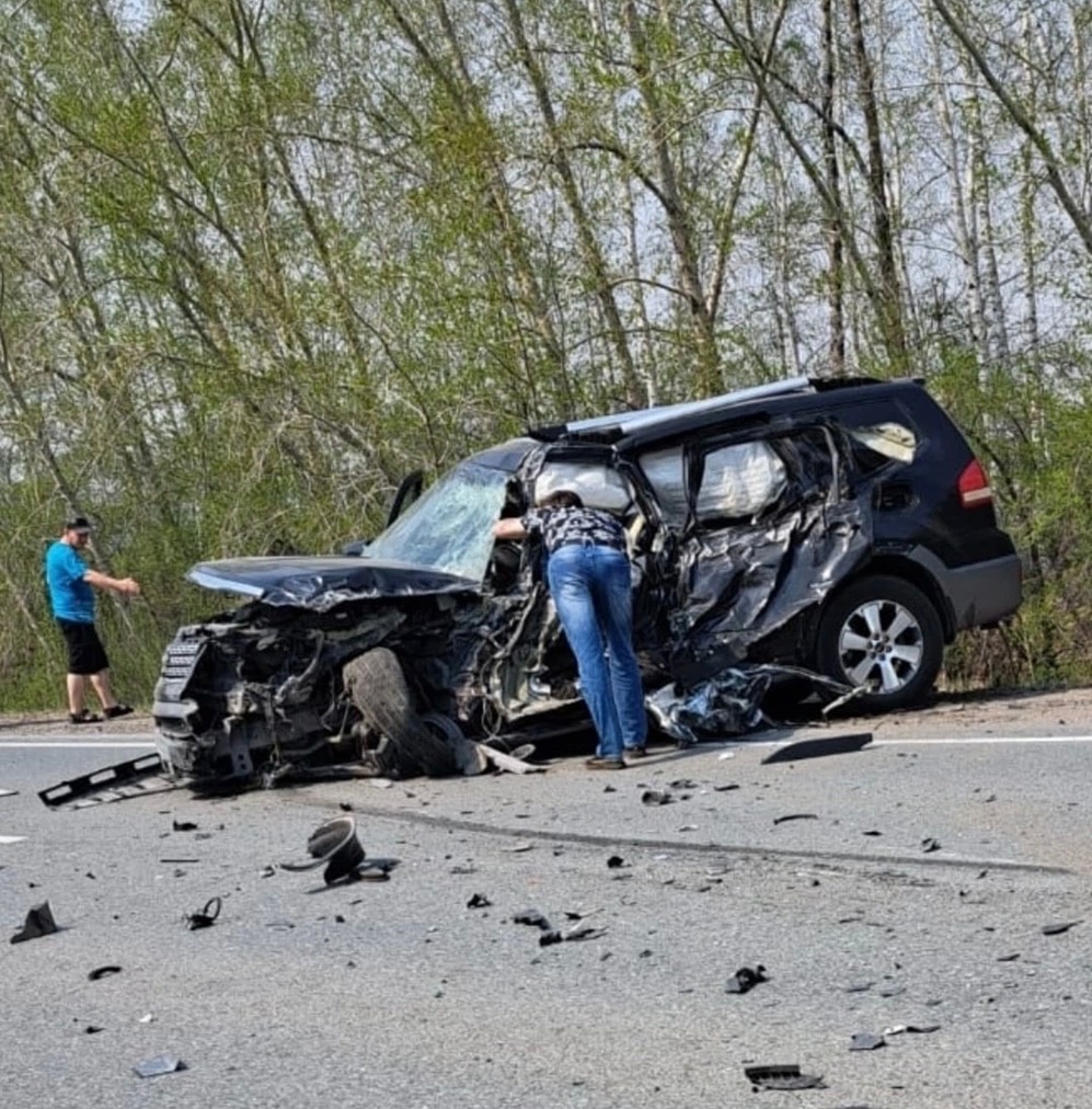 По дороге в омское Чернолучье KIA врезалась в автобус с людьми - пассажирка  машины погибла