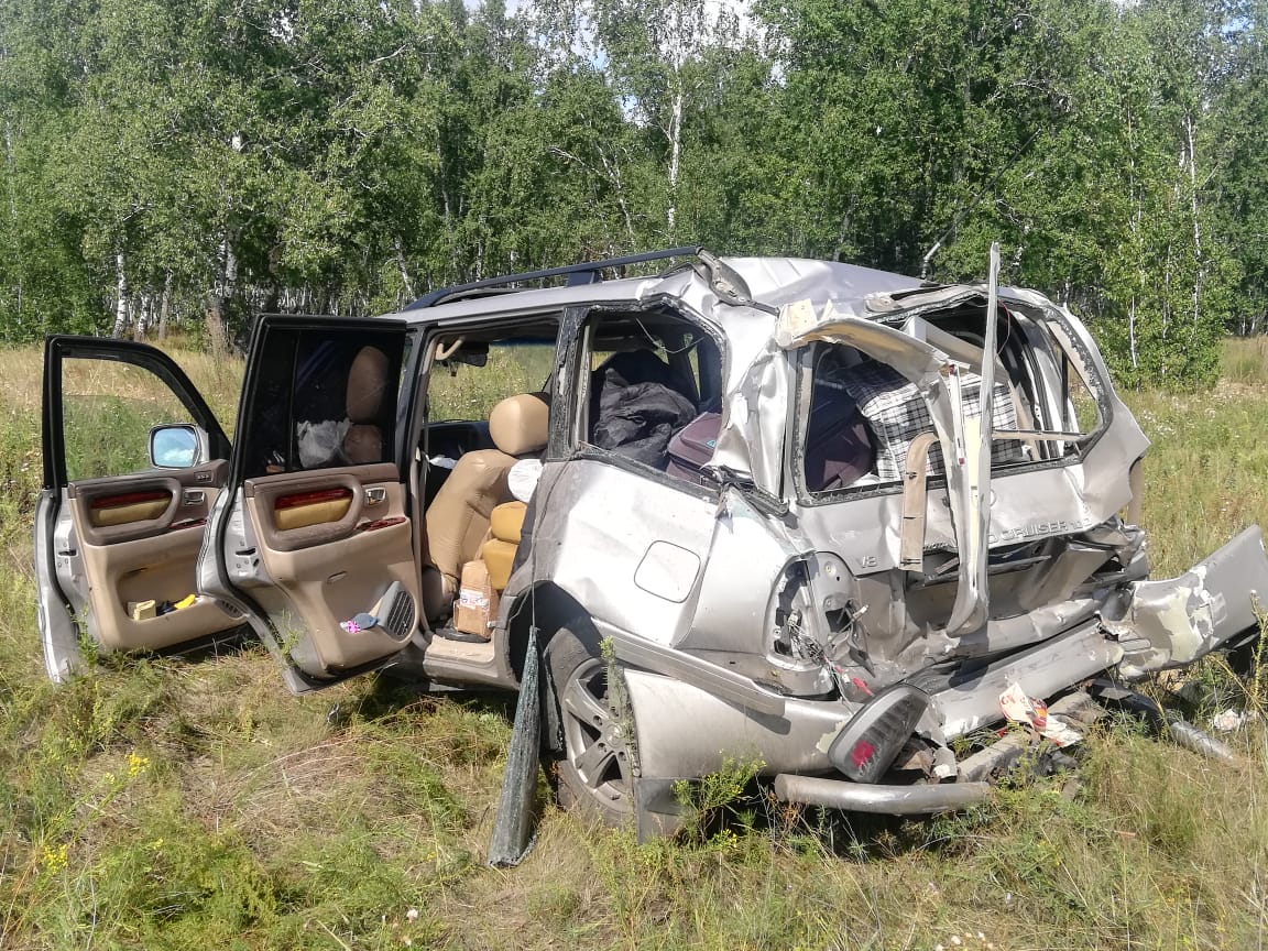 На омской трассе, где вчера погибла семья с ребенком, произошло еще одно  массовое ДТП — столкнулись сразу пять машин