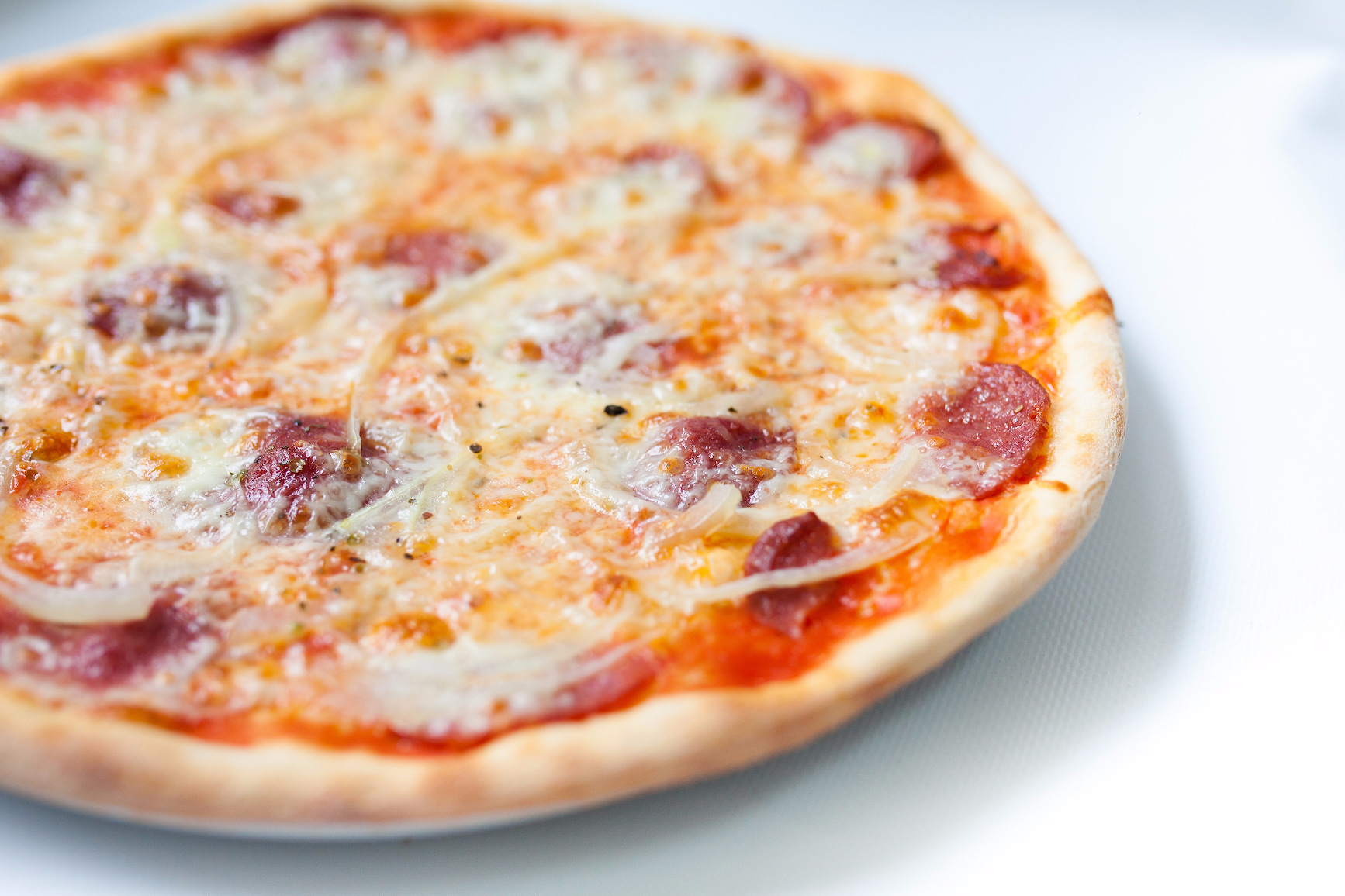 пицца рецепт приготовления с колбасой с сыром помидорами и сыром фото 9