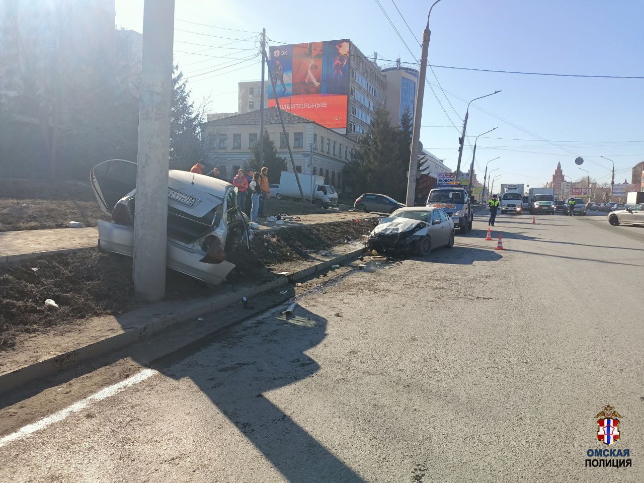 На съезде с Фрунзенского моста произошло серьезное ДТП – есть пострадавшие  | 06.04.2023 | Омск - БезФормата