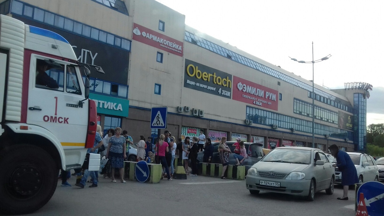 Триумф омск. Торговый центр Триумф Омск. Триумф, Омск, улица Березовского, 19. Триумф Березовский. Магазин Триумф возле Меги Омск.