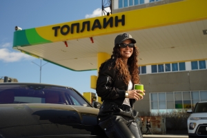 Омичи могут заправить авто на АЗС и получить подарки
